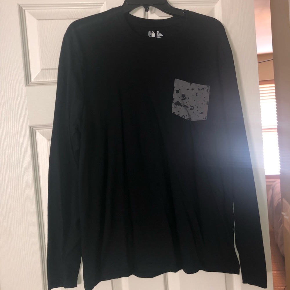 Long sleeve shirt with pocket